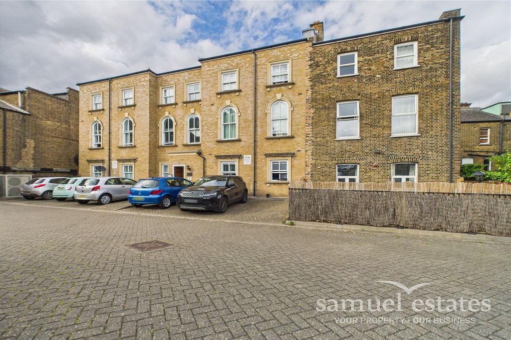 Property photo 1 of 10 External