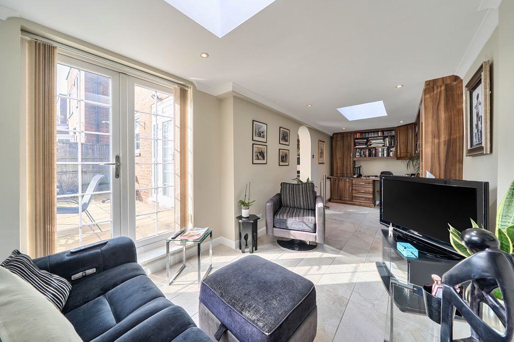 Property photo 3 of 24 1418765-8-699ee6B...