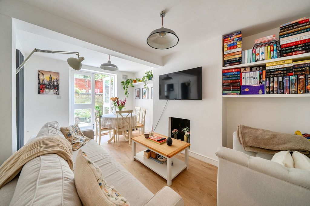 Property photo 1 of 11