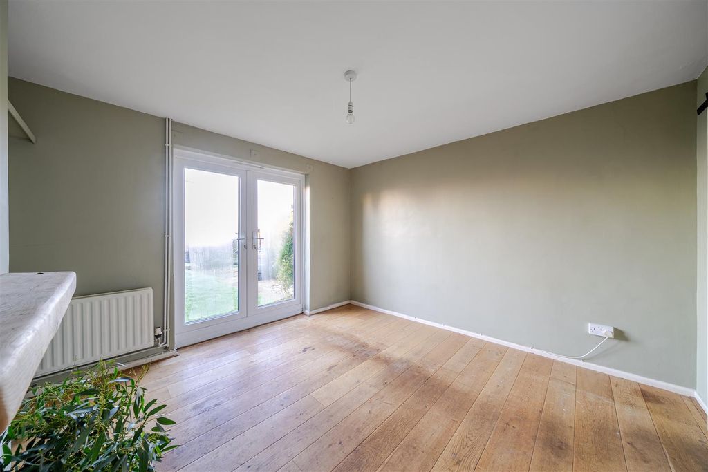 Property photo 3 of 15 Sitting Room