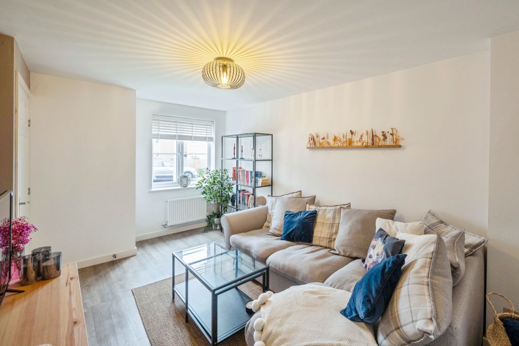 Property photo 2 of 18 08