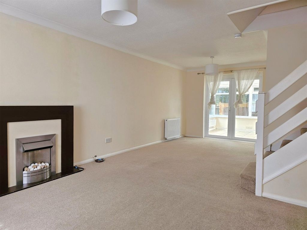 Property photo 3 of 18 Living Room