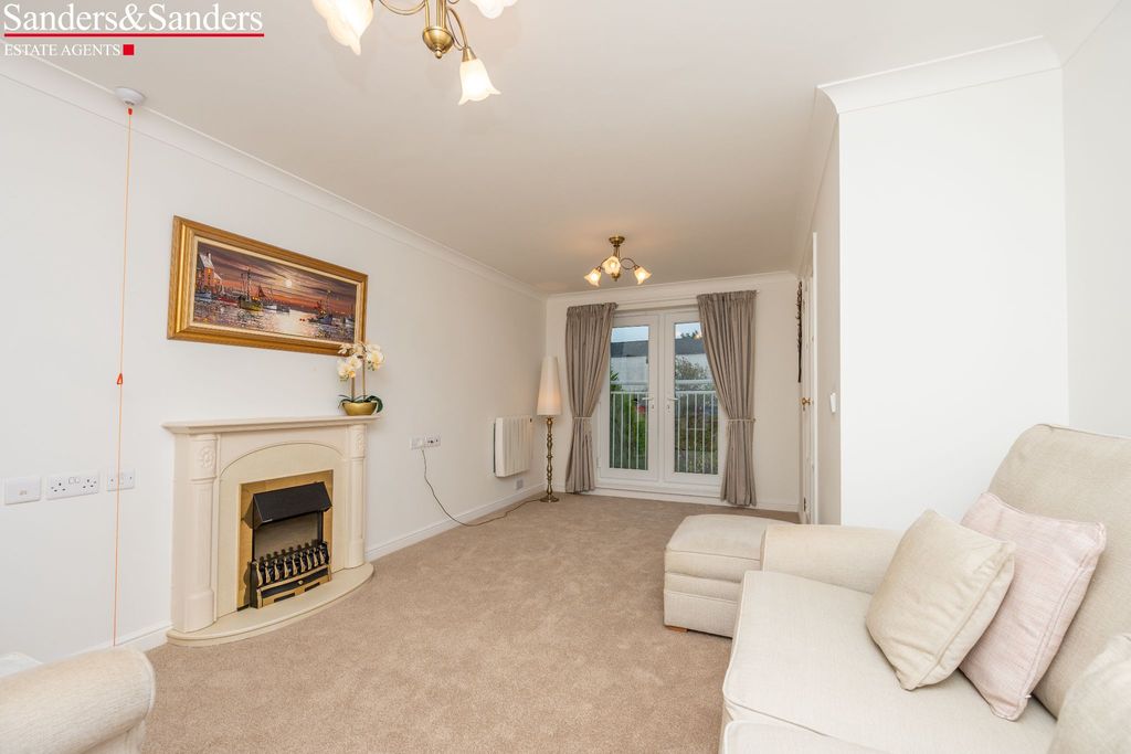 Property photo 2 of 20 Photograph 4