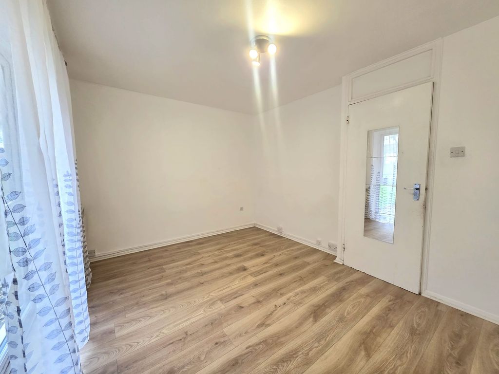 Property photo 1 of 9 3