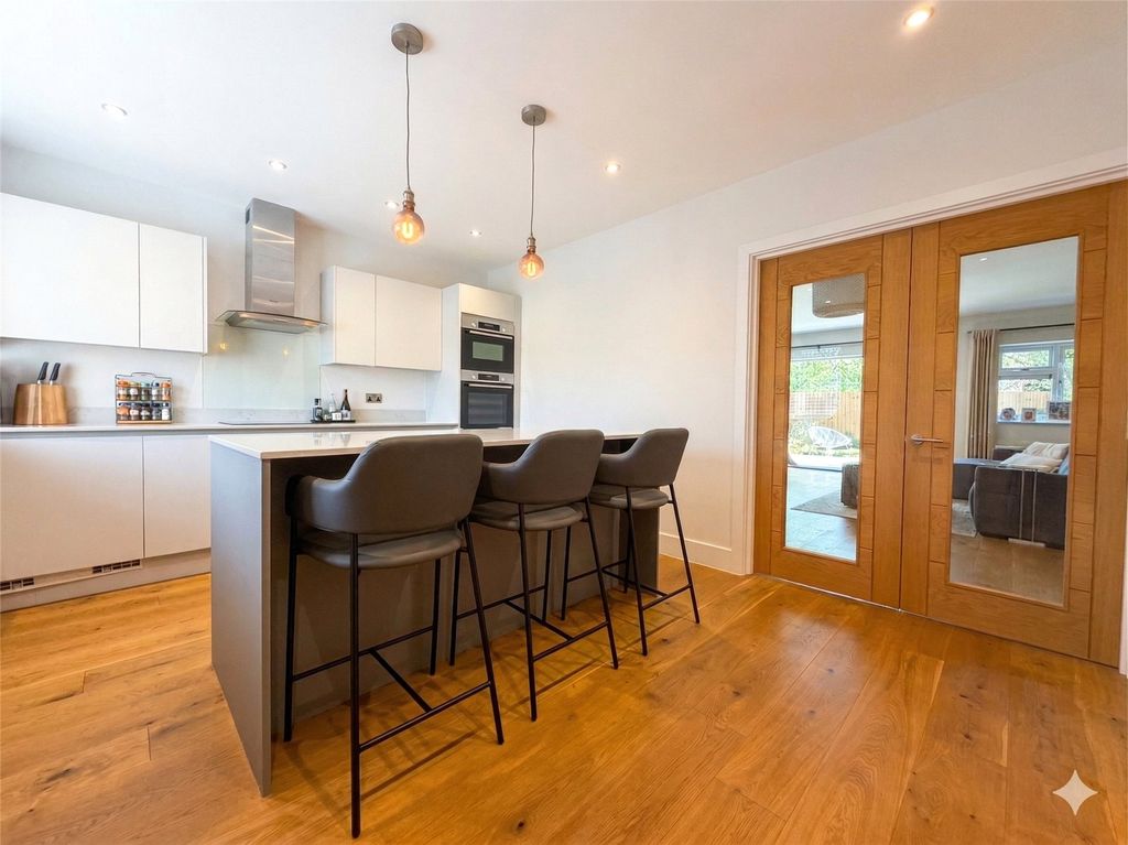 Property photo 2 of 18 Picture No. 13