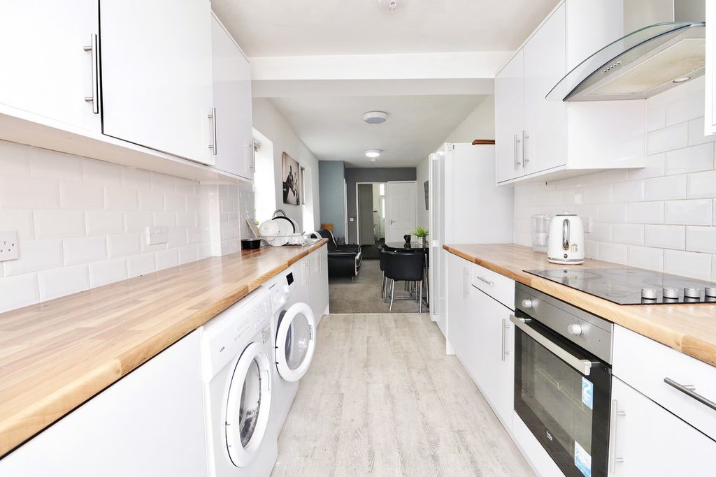 Property photo 3 of 4