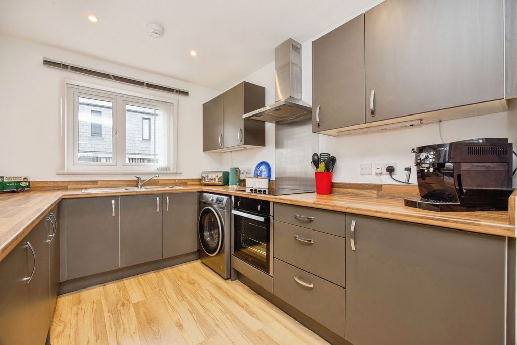 Property photo 2 of 10 Kitchen