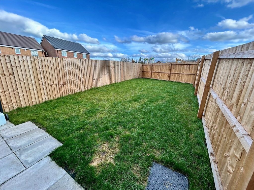 Property photo 2 of 12 Garden