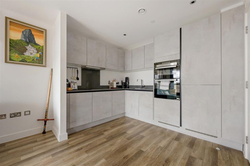 Property photo 3 of 22 Track Street, E17