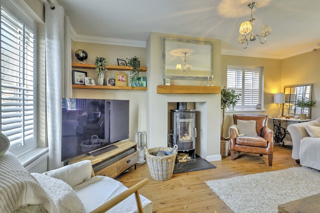 Property photo 3 of 21 Lounge