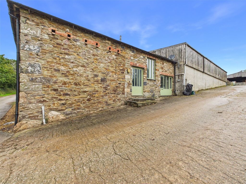 Property photo 3 of 19 Picture No. 02