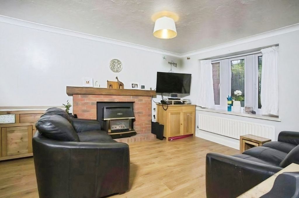 Property photo 3 of 6 Pbox-Img.Jpg
