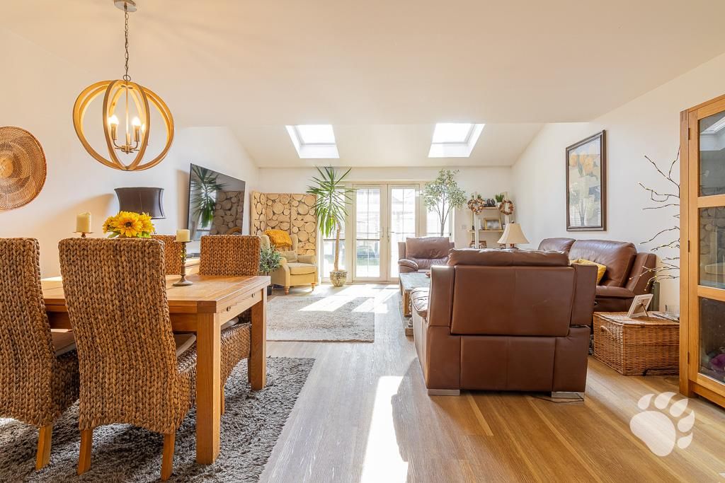 Property photo 2 of 30 Open-Plan Lounge / Kitchen / Diner