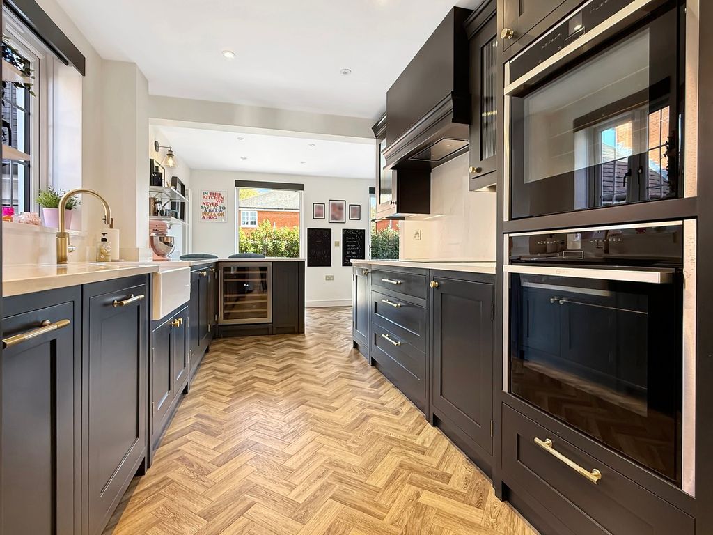 Property photo 3 of 28