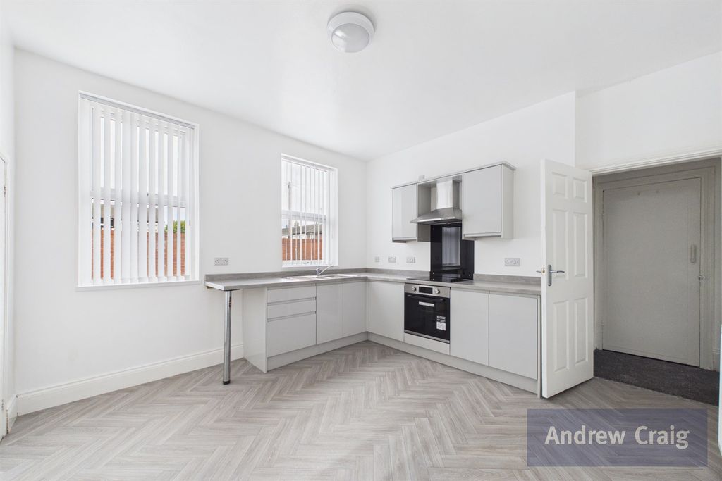 Property photo 3 of 12 Kitchen