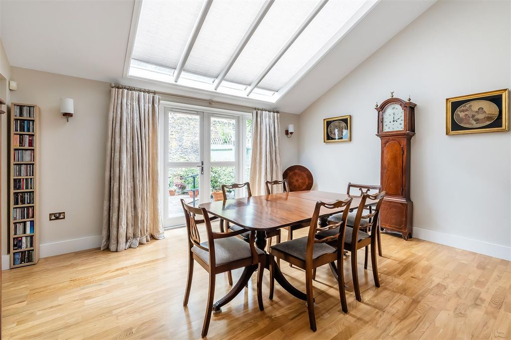 Property photo 2 of 16 5-Horsham-Road-11.Jpg