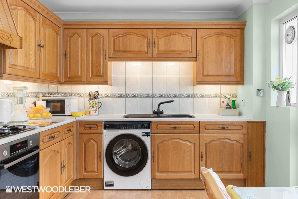 Property photo 2 of 24 Hoecroft_15.Jpg