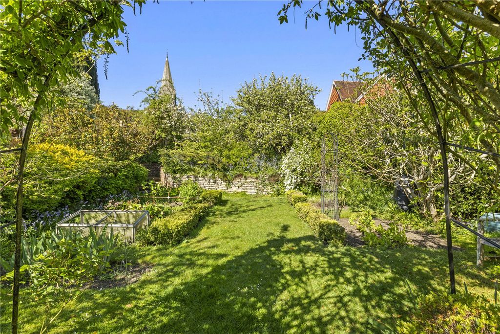 Property photo 2 of 23 Gardens