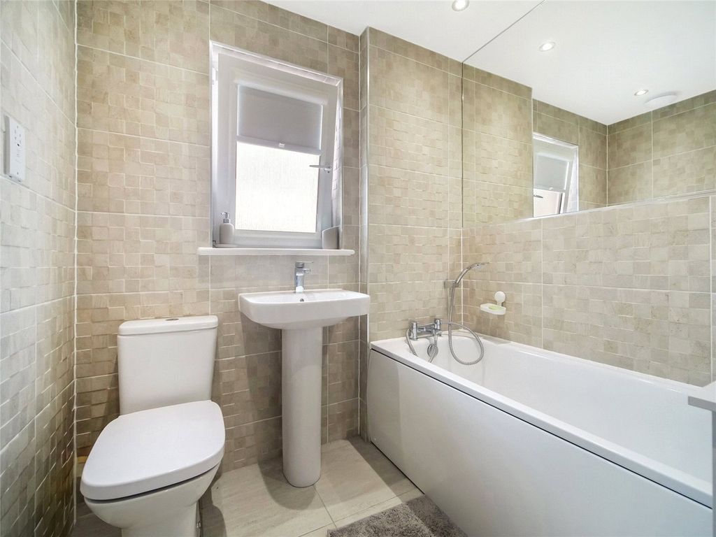 Property photo 3 of 21 Picture No. 12