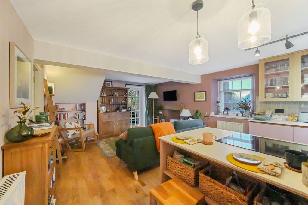 Property photo 2 of 25