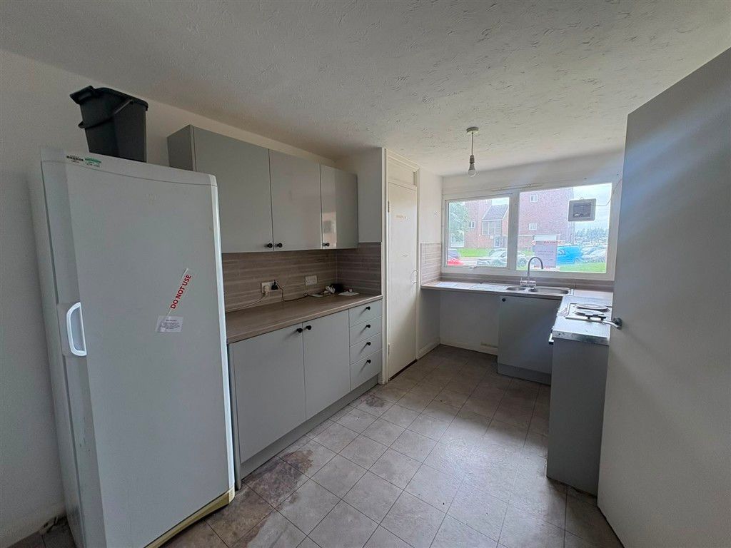 Property photo 3 of 9 Kitchen