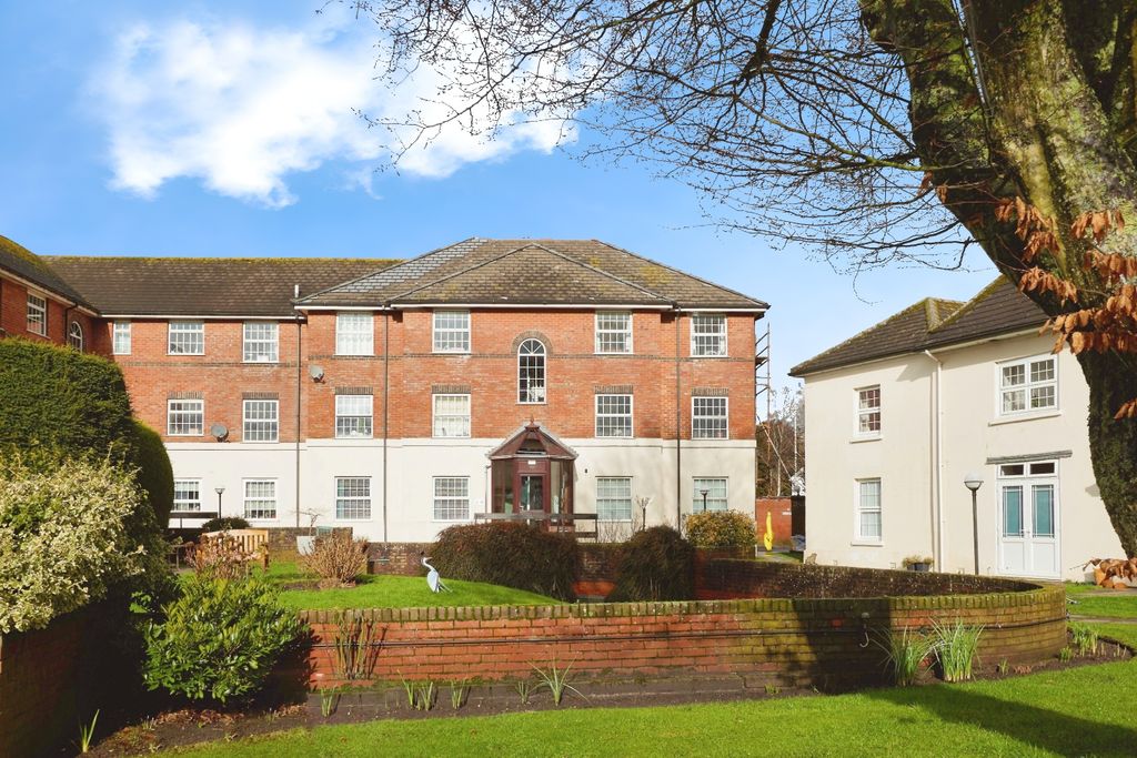 Property photo 1 of 12 Newbury Gardens