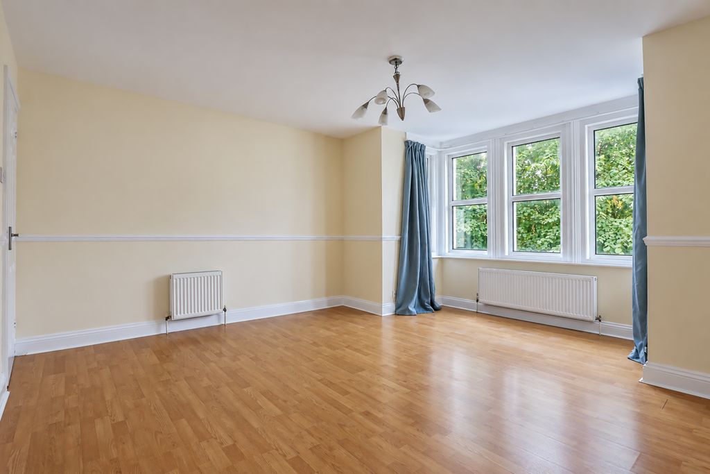 Property photo 2 of 11 Img_00271