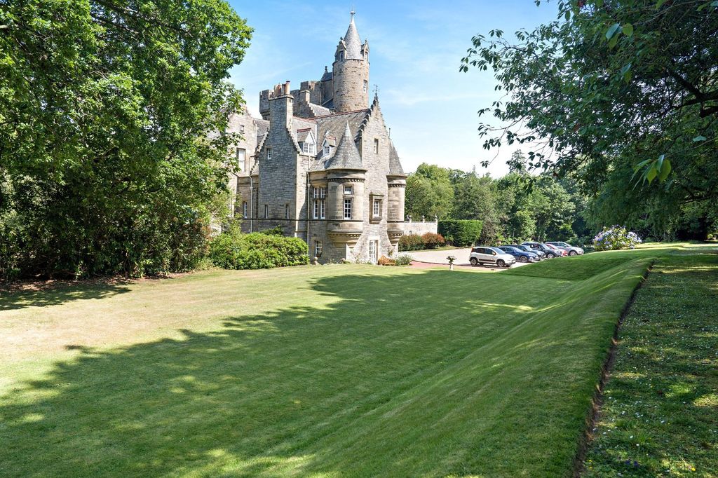 Property photo 3 of 40 Garden House View