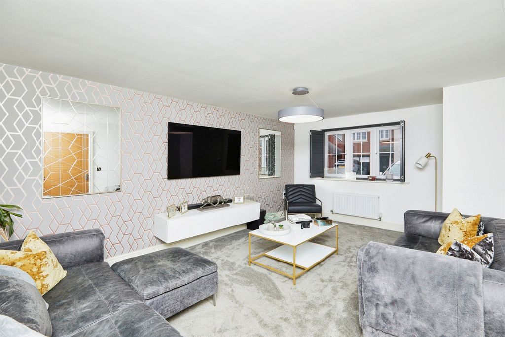 Property photo 3 of 17
