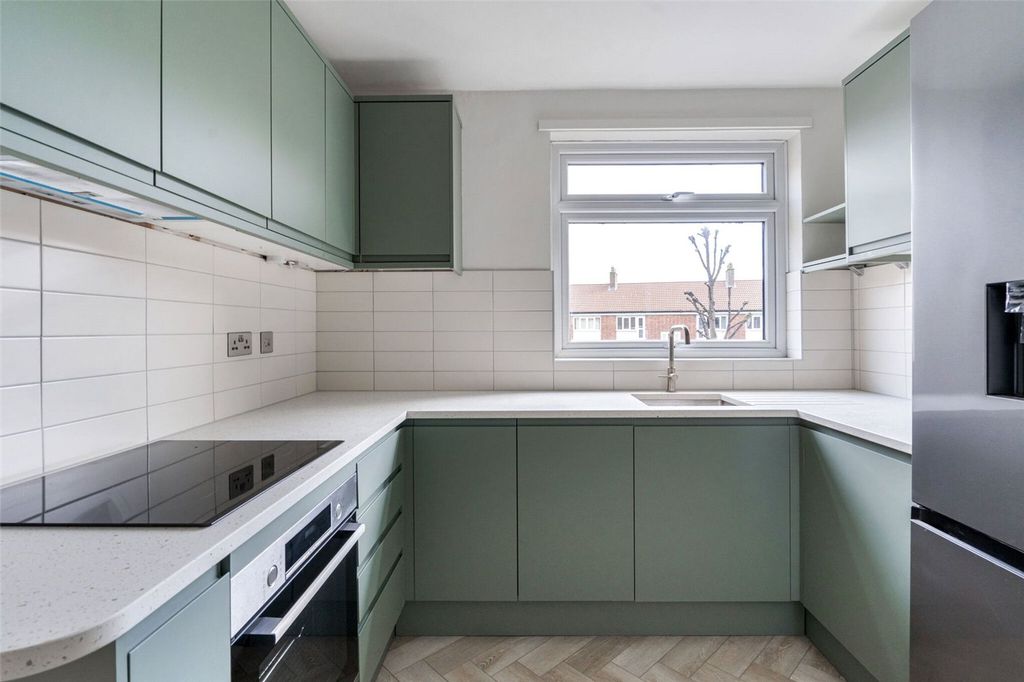 Property photo 1 of 13 Gore Road E9