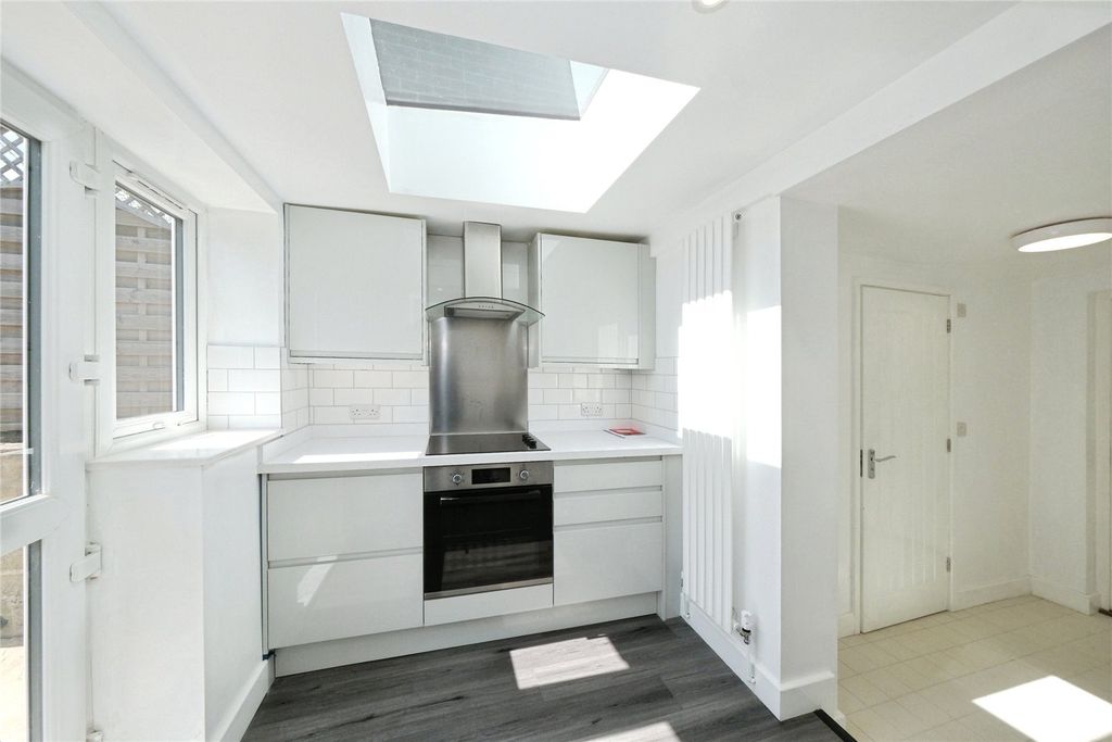 Property photo 3 of 33 Picture No. 24