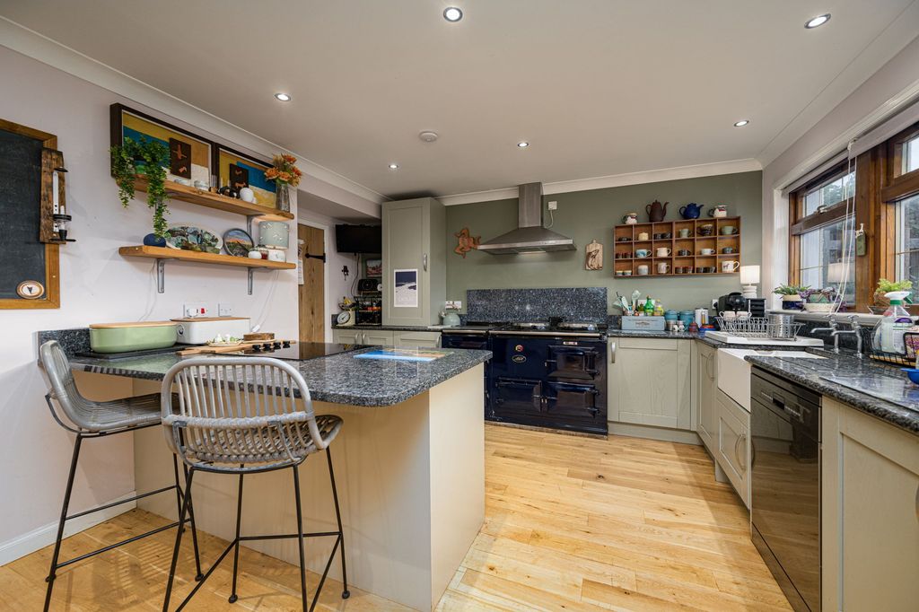 Property photo 3 of 30 Kitchen