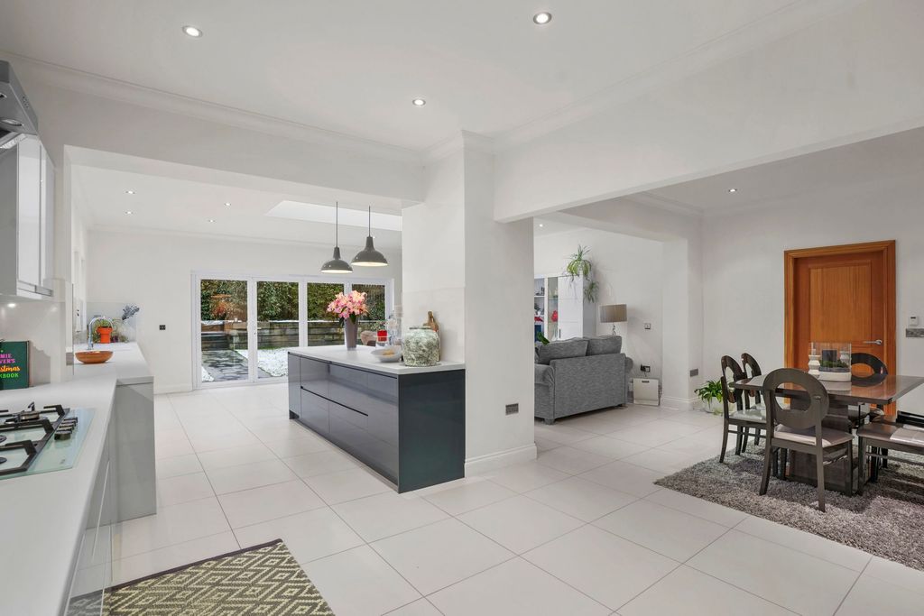 Property photo 2 of 41 Lounge/Kitchen/Dining Room