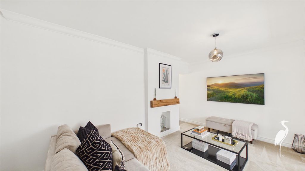 Property photo 2 of 37 Lounge