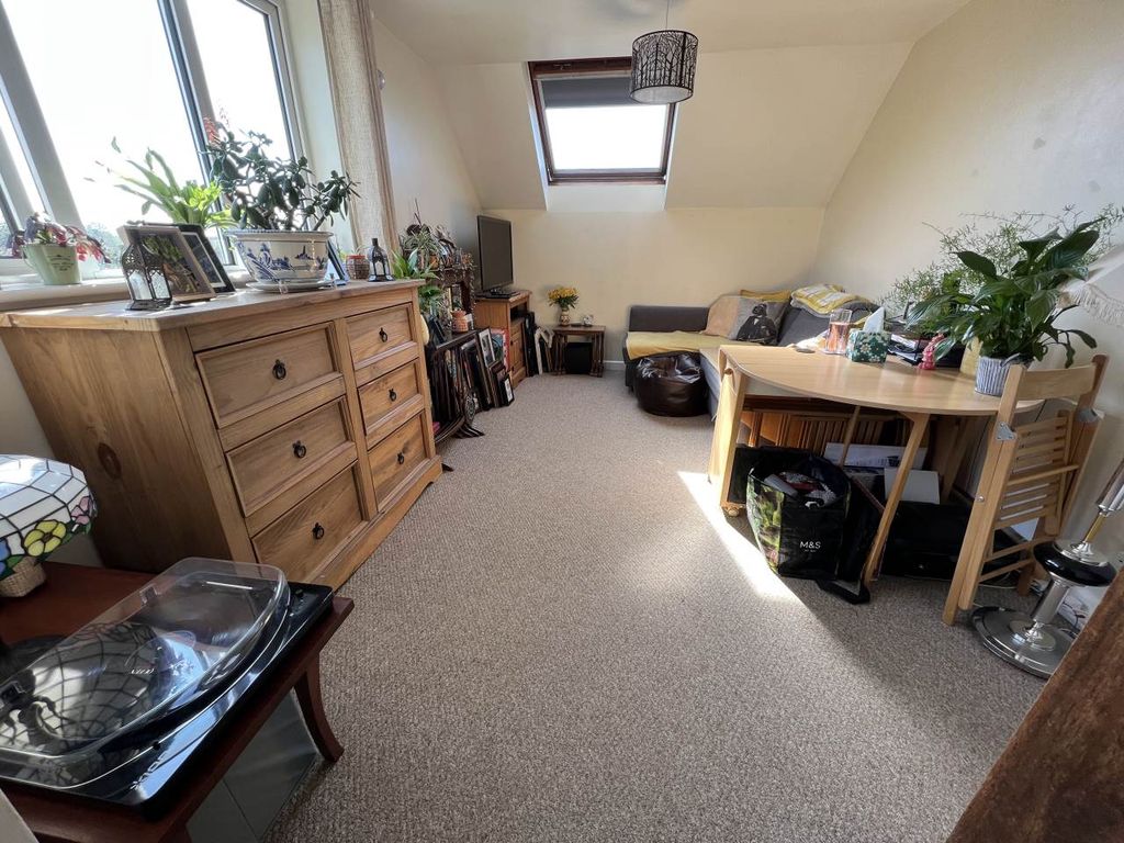 Property photo 2 of 13 Lounge