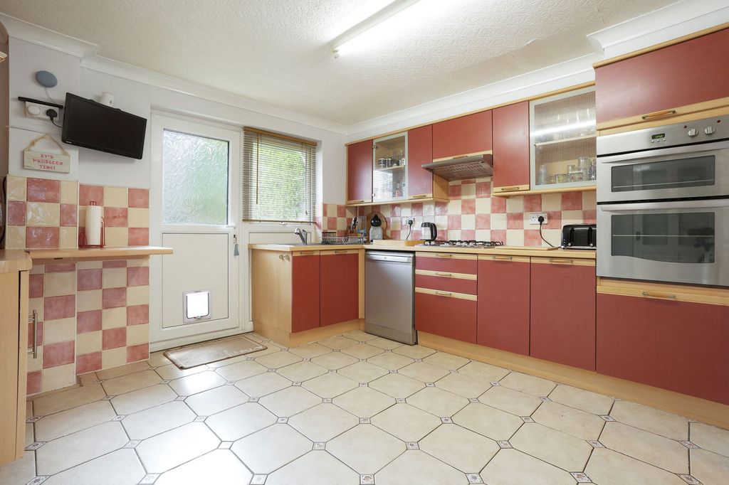 Property photo 3 of 39