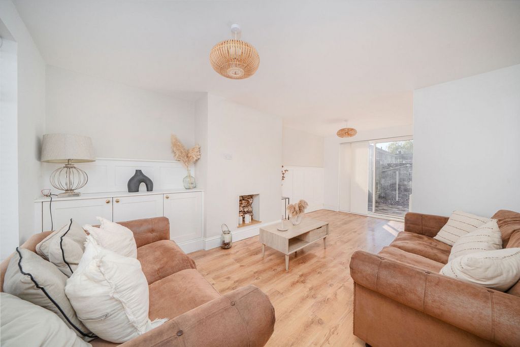 Property photo 2 of 29