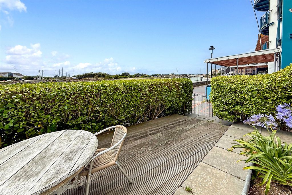 Additional image 4 of 3 bed semi-detached house for salePier Road, Littlehampton, West Sussex BN17