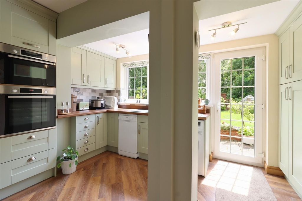 Property photo 2 of 21