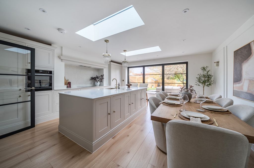 Property photo 2 of 26 1381093-18-6915B7...