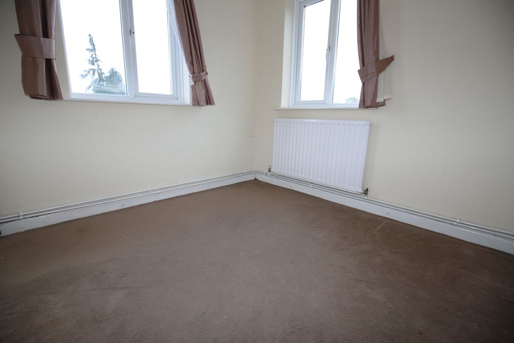 Property photo 3 of 9 Photo 03