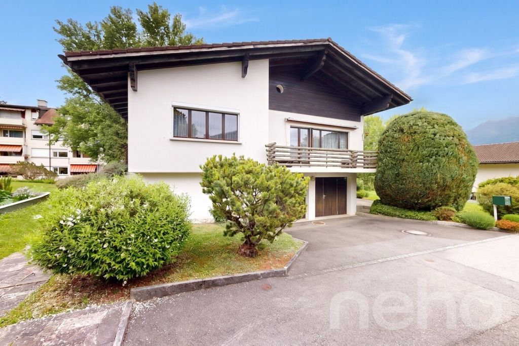 Property photo 1 of 12