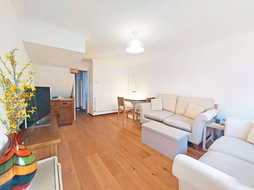 Property photo 3 of 12 4633073