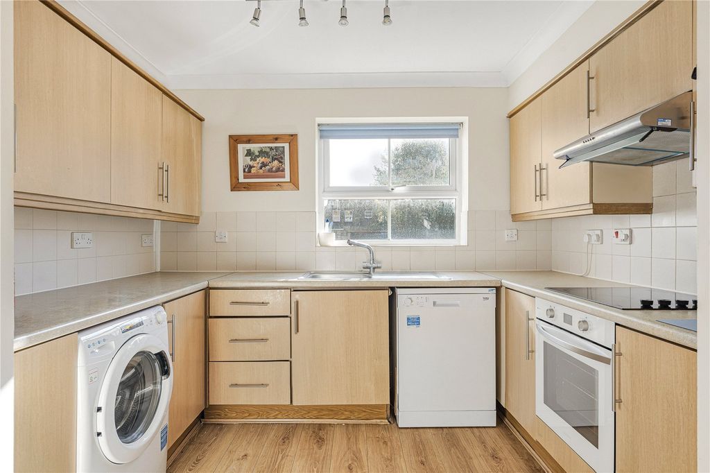 Property photo 3 of 11 Kitchen Area