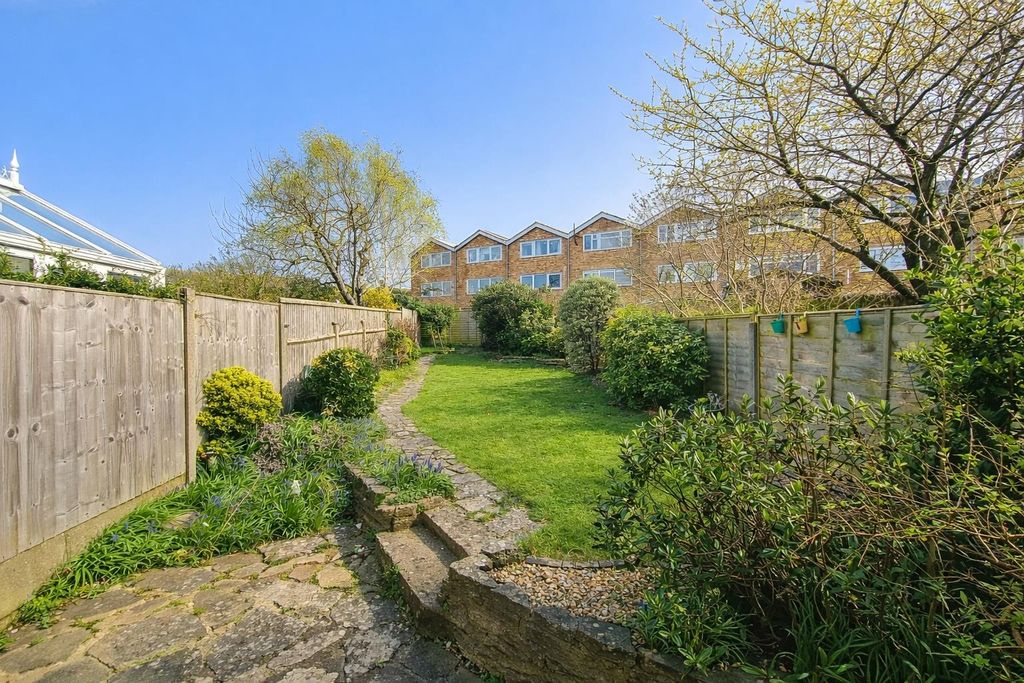 Property photo 2 of 9 Garden