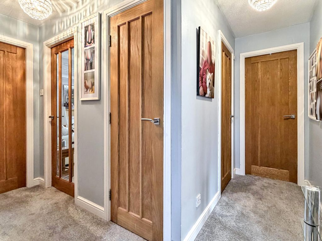 Property photo 3 of 25 Hallway