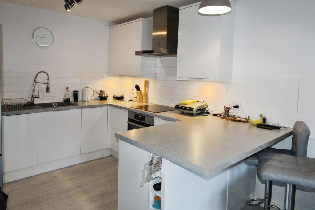 Property photo 3 of 8 7F877Fd4-4.Jpg