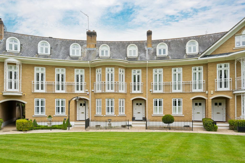 Property photo 1 of 17 Fullcrescent 2023 (3