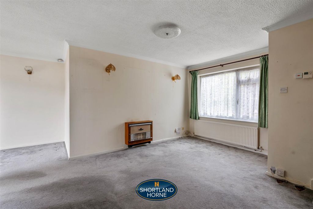 Property photo 3 of 19 Living/Dining Room