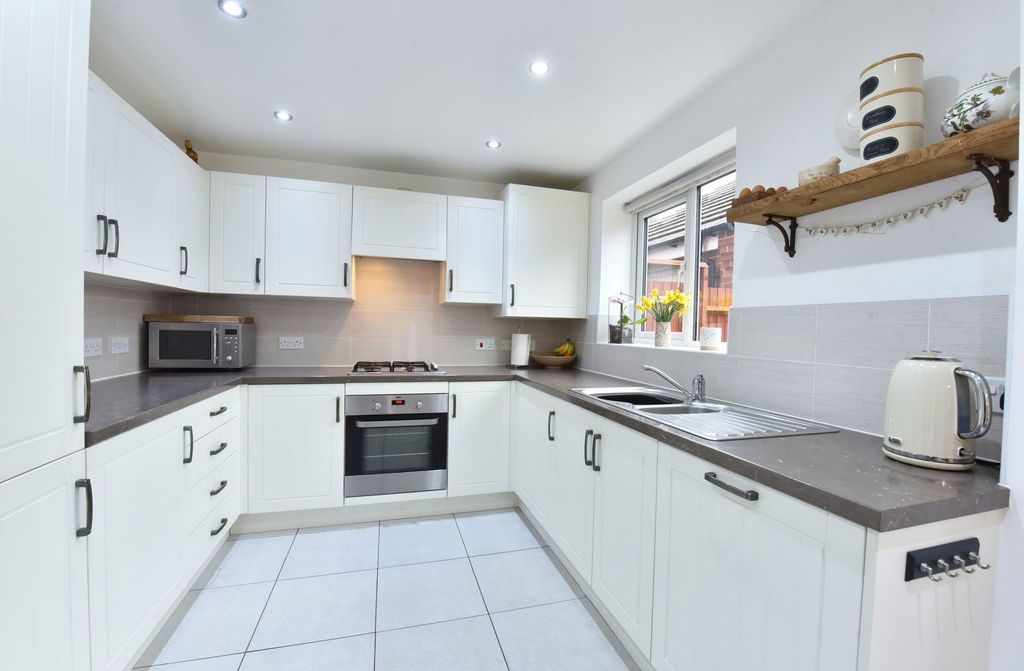 Property photo 3 of 21